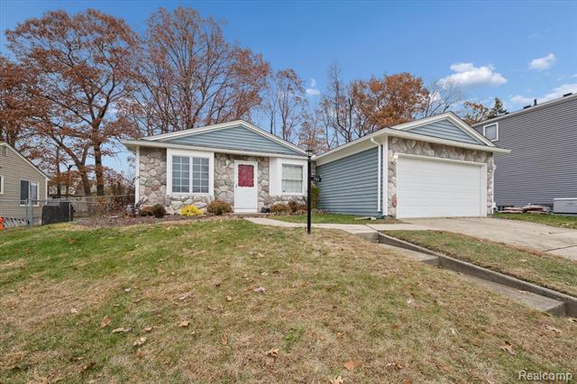 Builiding view thirty two for 751 Norchester, South Lyon, MI. 48178