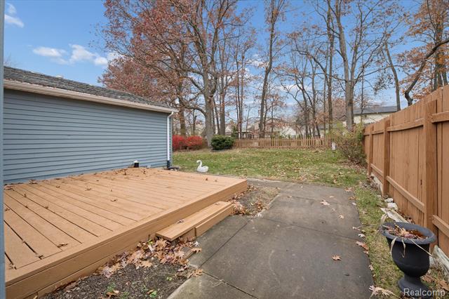 Builiding view twenty eight for 751 Norchester, South Lyon, MI. 48178