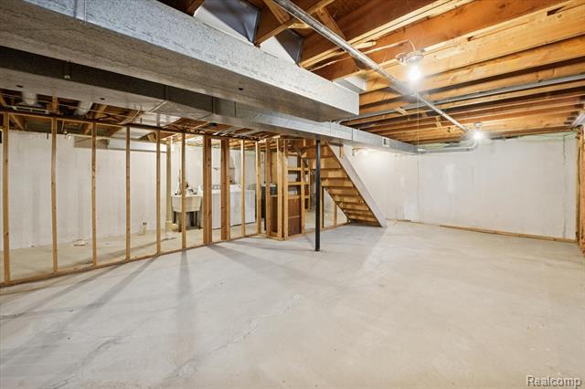 Builiding view twenty four for 751 Norchester, South Lyon, MI. 48178