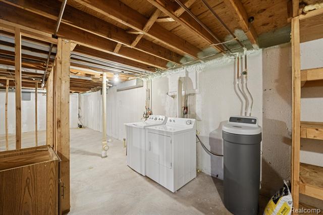 Builiding view twenty seven for 751 Norchester, South Lyon, MI. 48178