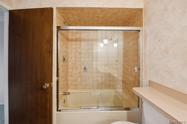 Builiding view twenty two for 751 Norchester, South Lyon, MI. 48178