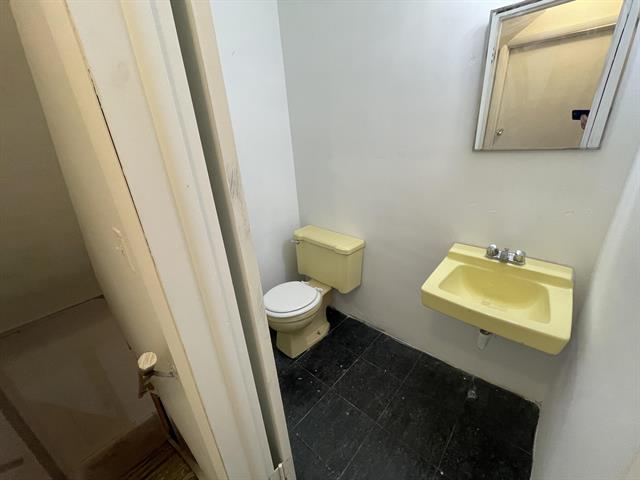 Builiding view eight for 6907 Parkbelt, Flint, MI. 48505