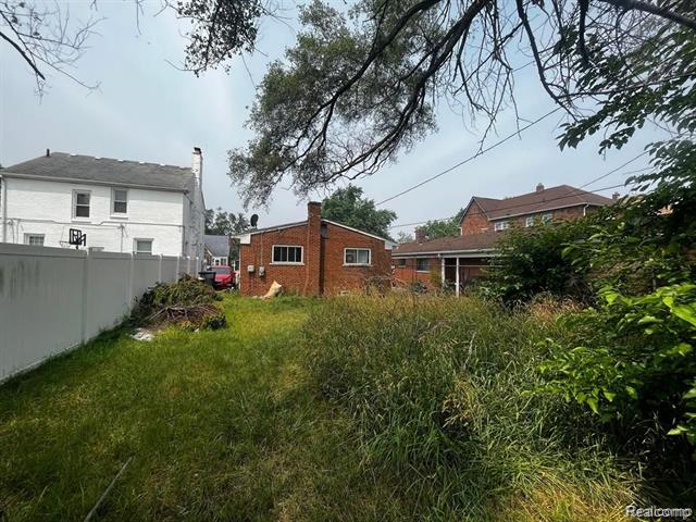 Builiding view fifteen for 16816 Pinehurst, Detroit, MI. 48221