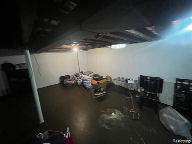 Builiding view fourteen for 16816 Pinehurst, Detroit, MI. 48221