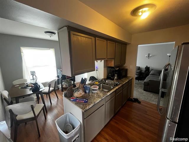 Builiding view six for 16816 Pinehurst, Detroit, MI. 48221