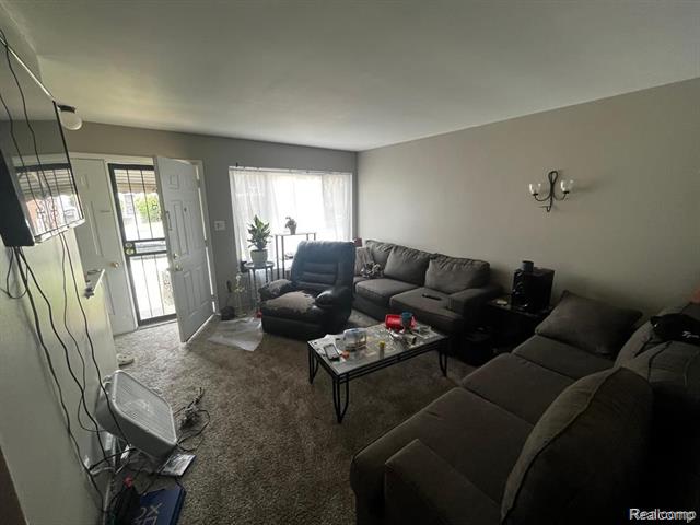Builiding view three for 16816 Pinehurst, Detroit, MI. 48221