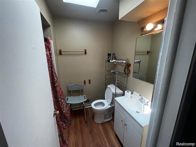 Builiding view twelve for 16816 Pinehurst, Detroit, MI. 48221