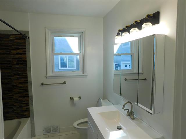 Builiding view fifteen for 607 Kosciusko, Manistee, MI. 49660