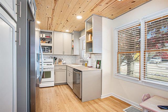 Builiding view eight for 2867 Sharon, Wyoming, MI. 49519