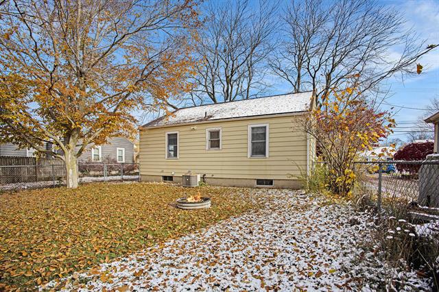 Builiding view eighteen for 2867 Sharon, Wyoming, MI. 49519