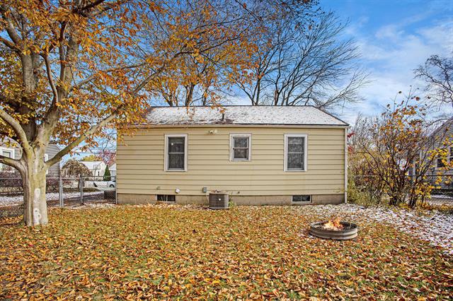 Builiding view seventeen for 2867 Sharon, Wyoming, MI. 49519