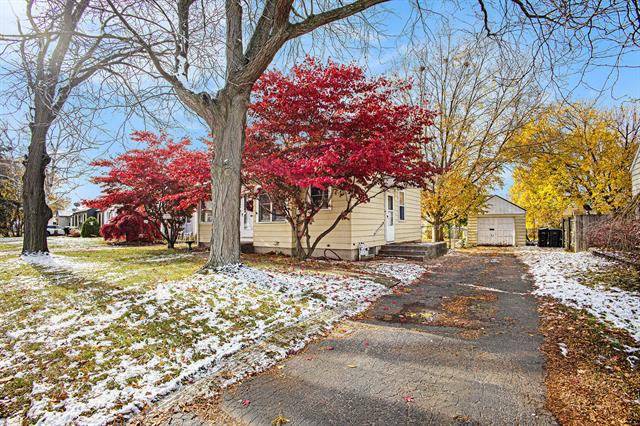 Builiding view two for 2867 Sharon, Wyoming, MI. 49519