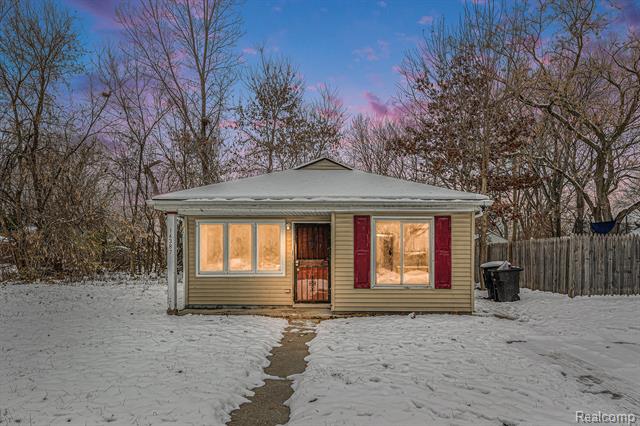 Builiding view sixteen for 14387 Auburn, Detroit, MI. 48223