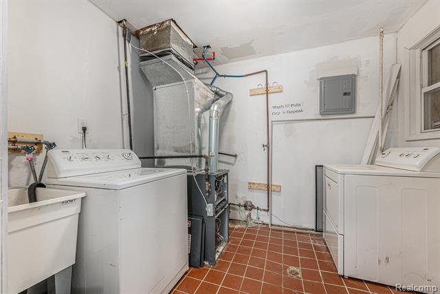 Builiding view twelve for 14387 Auburn, Detroit, MI. 48223