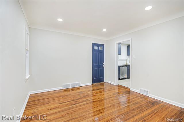 Builiding view nine for 3829 Harvard, Detroit, MI. 48224