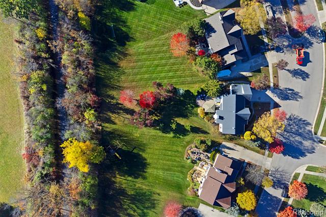 Builiding view fifty four for 1020 Carriage Trace, South Lyon, MI. 48178