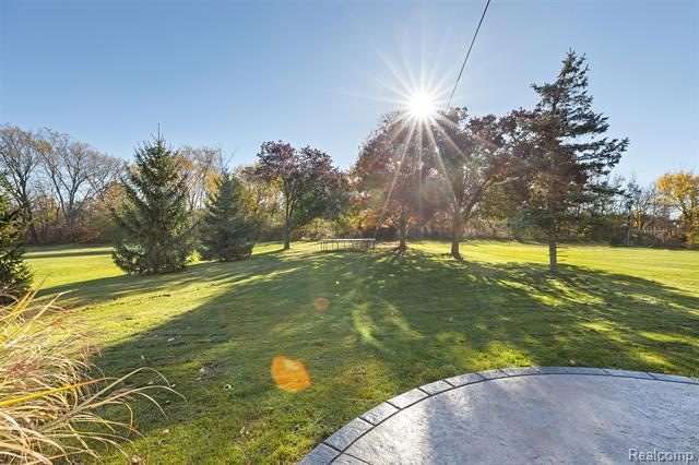 Builiding view forty four for 1020 Carriage Trace, South Lyon, MI. 48178