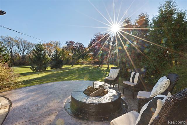 Builiding view forty two for 1020 Carriage Trace, South Lyon, MI. 48178