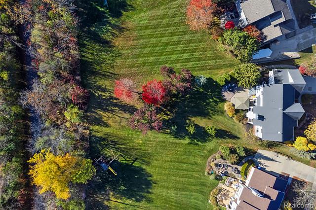 Builiding view one for 1020 Carriage Trace, South Lyon, MI. 48178