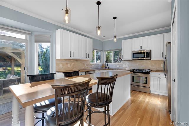 Builiding view sixteen for 1020 Carriage Trace, South Lyon, MI. 48178