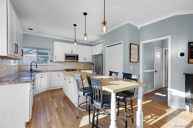 Builiding view ten for 1020 Carriage Trace, South Lyon, MI. 48178