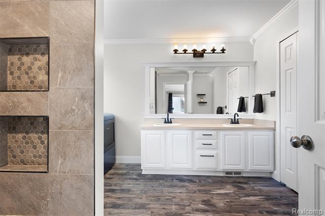 Builiding view thirty one for 1020 Carriage Trace, South Lyon, MI. 48178