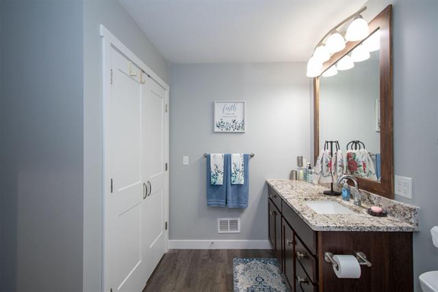 Builiding view twenty one for 2193 Gethings, Battle Creek, MI. 49015