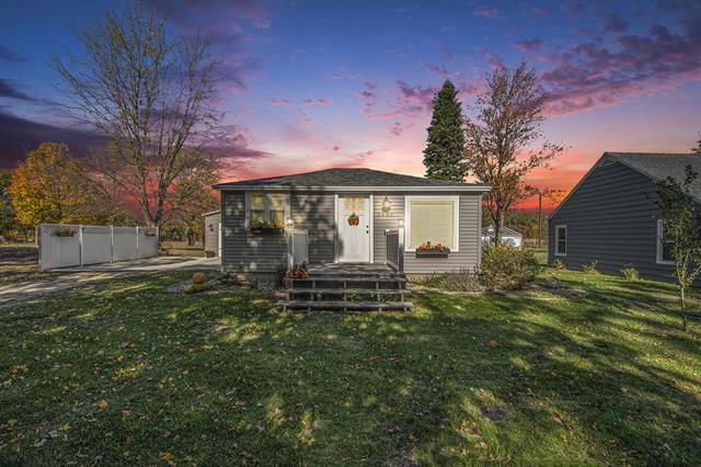 front view picture of 2081 142Nd Avenue, Dorr, MI. 49323