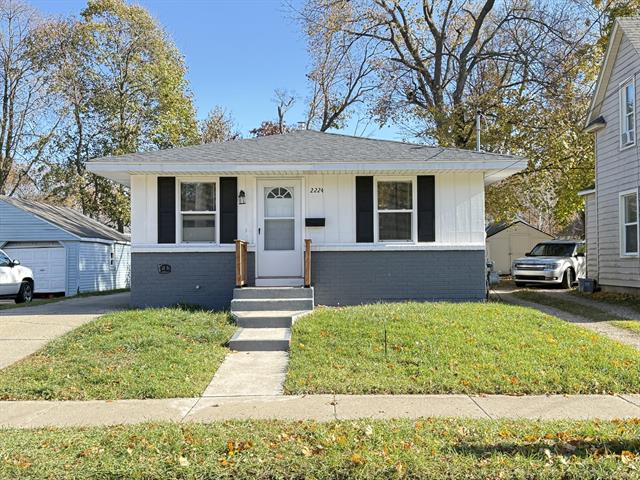 Builiding view one for 2224 Berwyn, Wyoming, MI. 49519