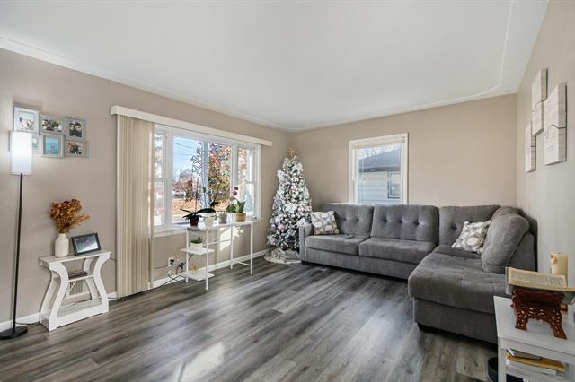 Builiding view three for 1620 Royal Oak, Wyoming, MI. 49519