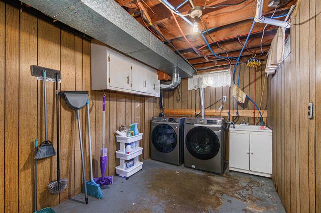 Builiding view twenty one for 1620 Royal Oak, Wyoming, MI. 49519