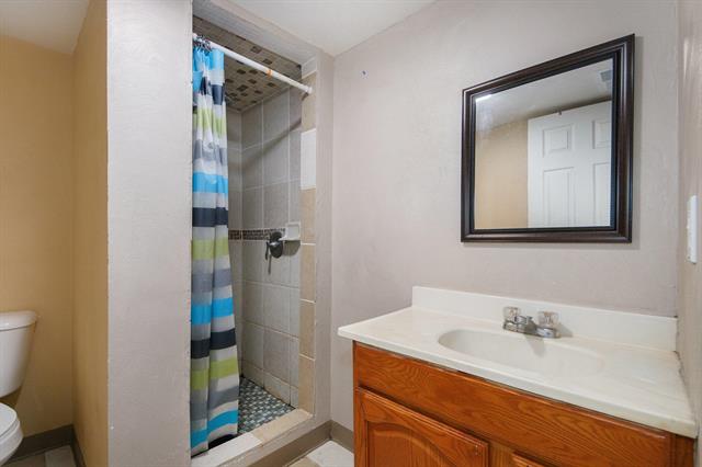 Builiding view twenty for 1620 Royal Oak, Wyoming, MI. 49519