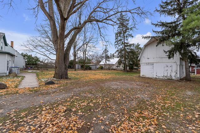 Builiding view forty four for 56733 Grand River, New Hudson, MI. 48165