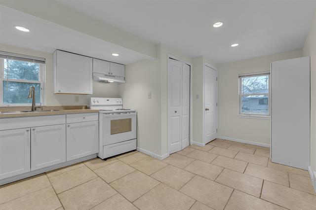 Builiding view nineteen for 56733 Grand River, New Hudson, MI. 48165