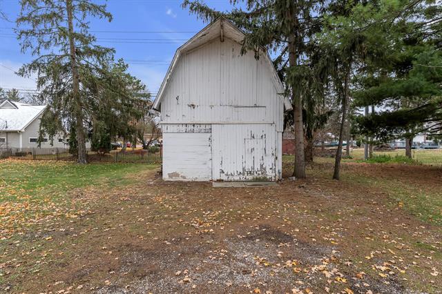 Builiding view thirty eight for 56733 Grand River, New Hudson, MI. 48165