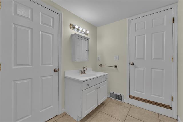 Builiding view twenty five for 56733 Grand River, New Hudson, MI. 48165