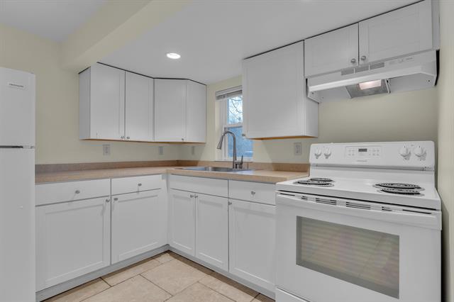 Builiding view twenty for 56733 Grand River, New Hudson, MI. 48165