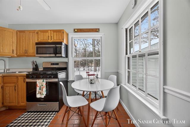 Builiding view eight for 3454 Mccracken, Muskegon, MI. 49441