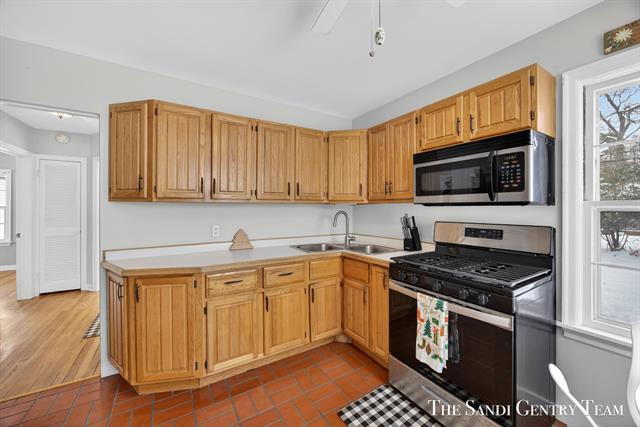 Builiding view nine for 3454 Mccracken, Muskegon, MI. 49441