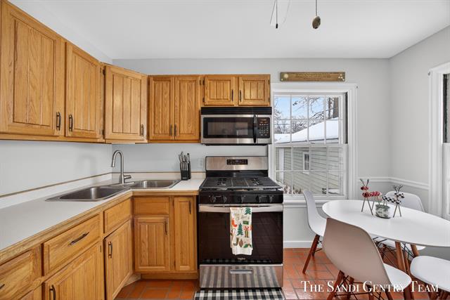 Builiding view seven for 3454 Mccracken, Muskegon, MI. 49441