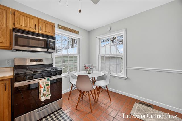 Builiding view ten for 3454 Mccracken, Muskegon, MI. 49441