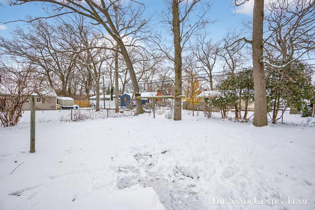 Builiding view thirty two for 3454 Mccracken, Muskegon, MI. 49441