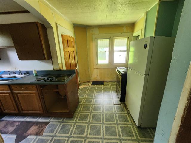 Builiding view seven for 213 High, Jackson, MI. 49203