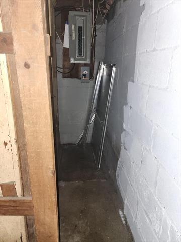 Builiding view twenty eight for 213 High, Jackson, MI. 49203