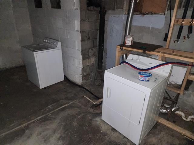 Builiding view twenty four for 213 High, Jackson, MI. 49203