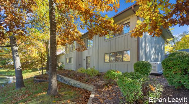 Builiding view one for 6260 Heathmoor, Grand Rapids, MI. 49546