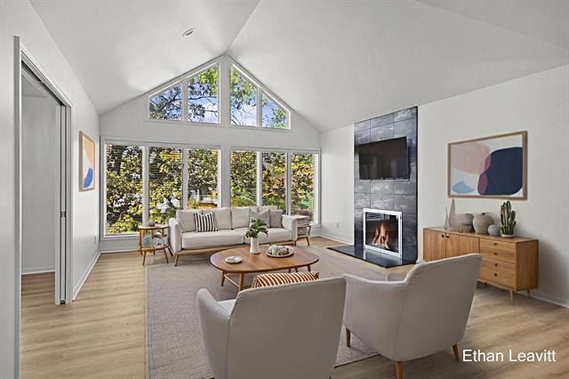 Builiding view ten for 6260 Heathmoor, Grand Rapids, MI. 49546