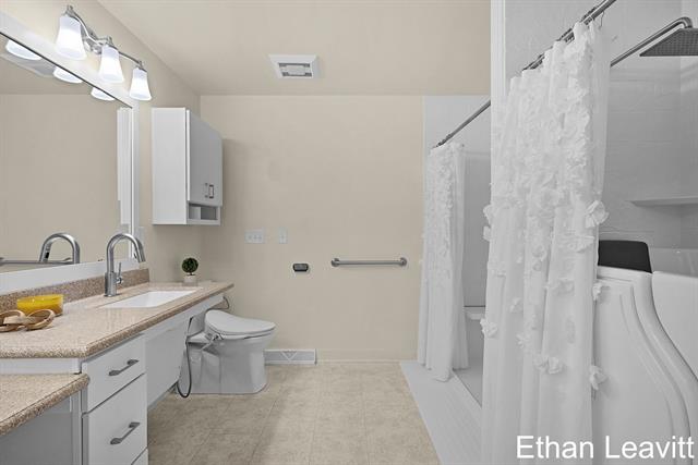 Builiding view twenty eight for 6260 Heathmoor, Grand Rapids, MI. 49546