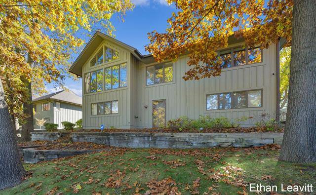 Builiding view two for 6260 Heathmoor, Grand Rapids, MI. 49546