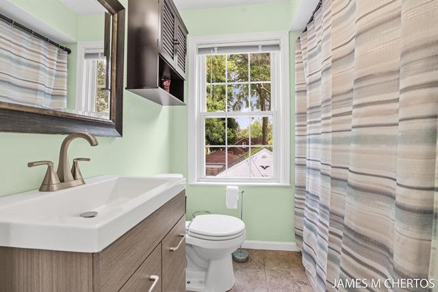 Builiding view fifteen for 2436 Madison, Grand Rapids, MI. 49507